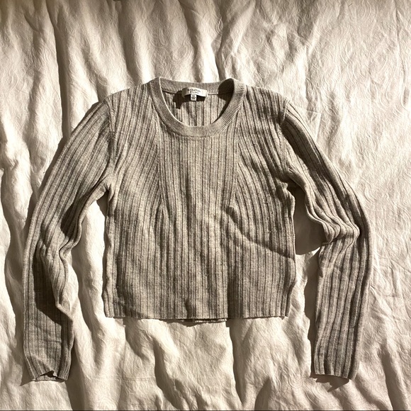 Aritzia grey cropped long sleeve sweater - Picture 1 of 3